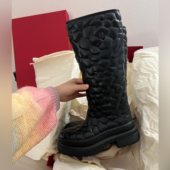 NEW Valentino Garavani Atelier Black rose flower rain boots - Picture 14 of 14